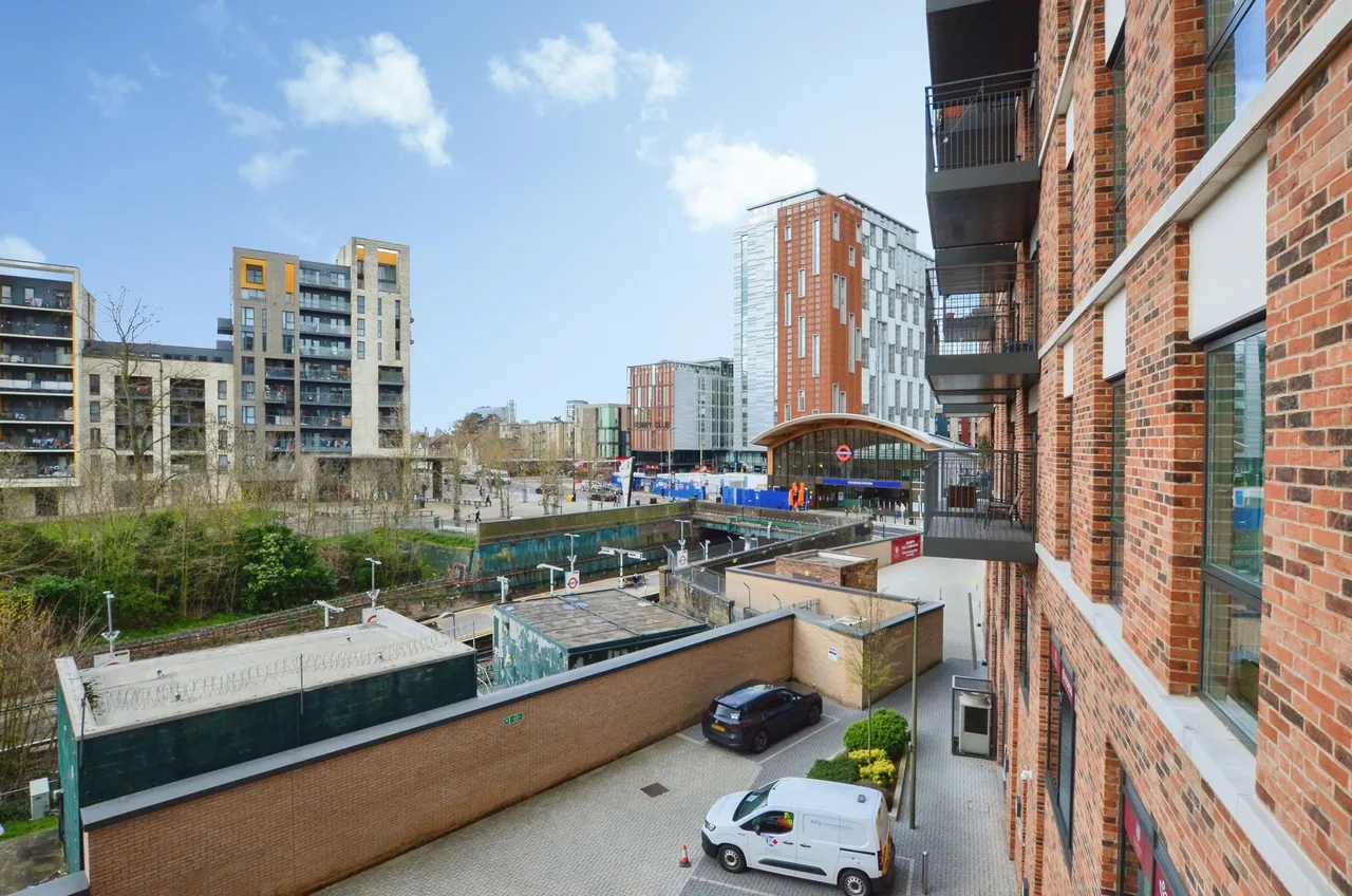 Aerial Square, London, NW9, photo 14
