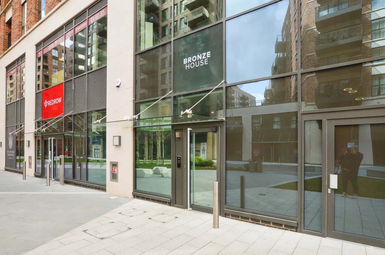 Aerial Square, London, NW9, photo 6