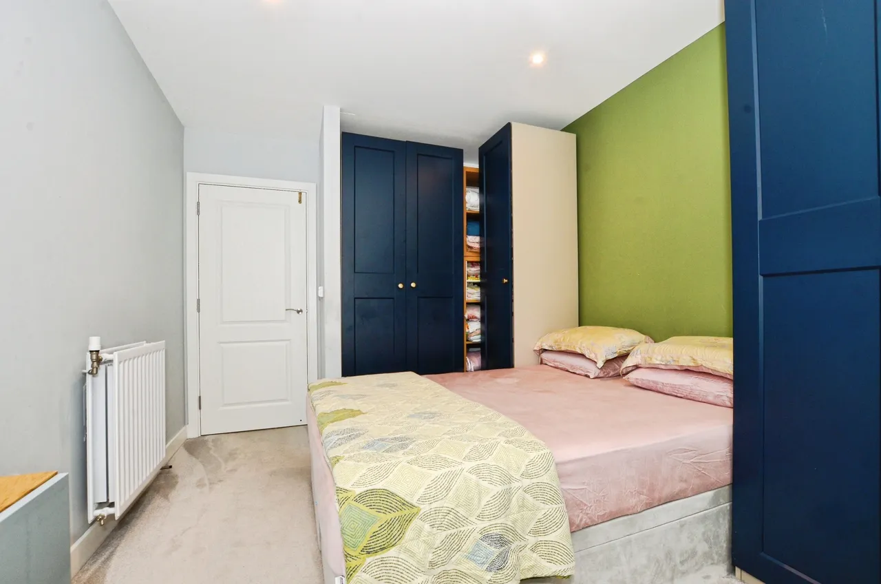 Aerial Square, London, NW9, photo 9