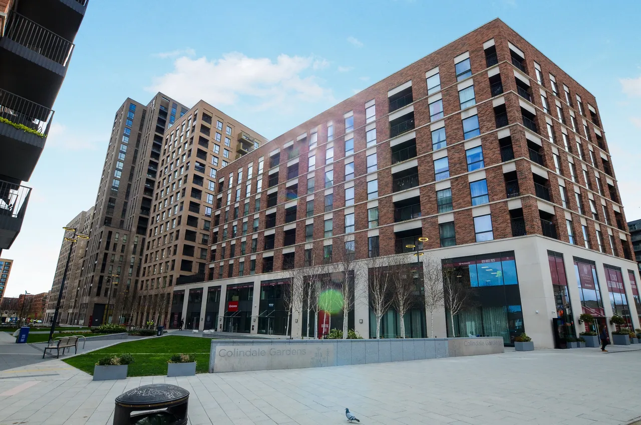 Aerial Square, London, NW9, photo 18