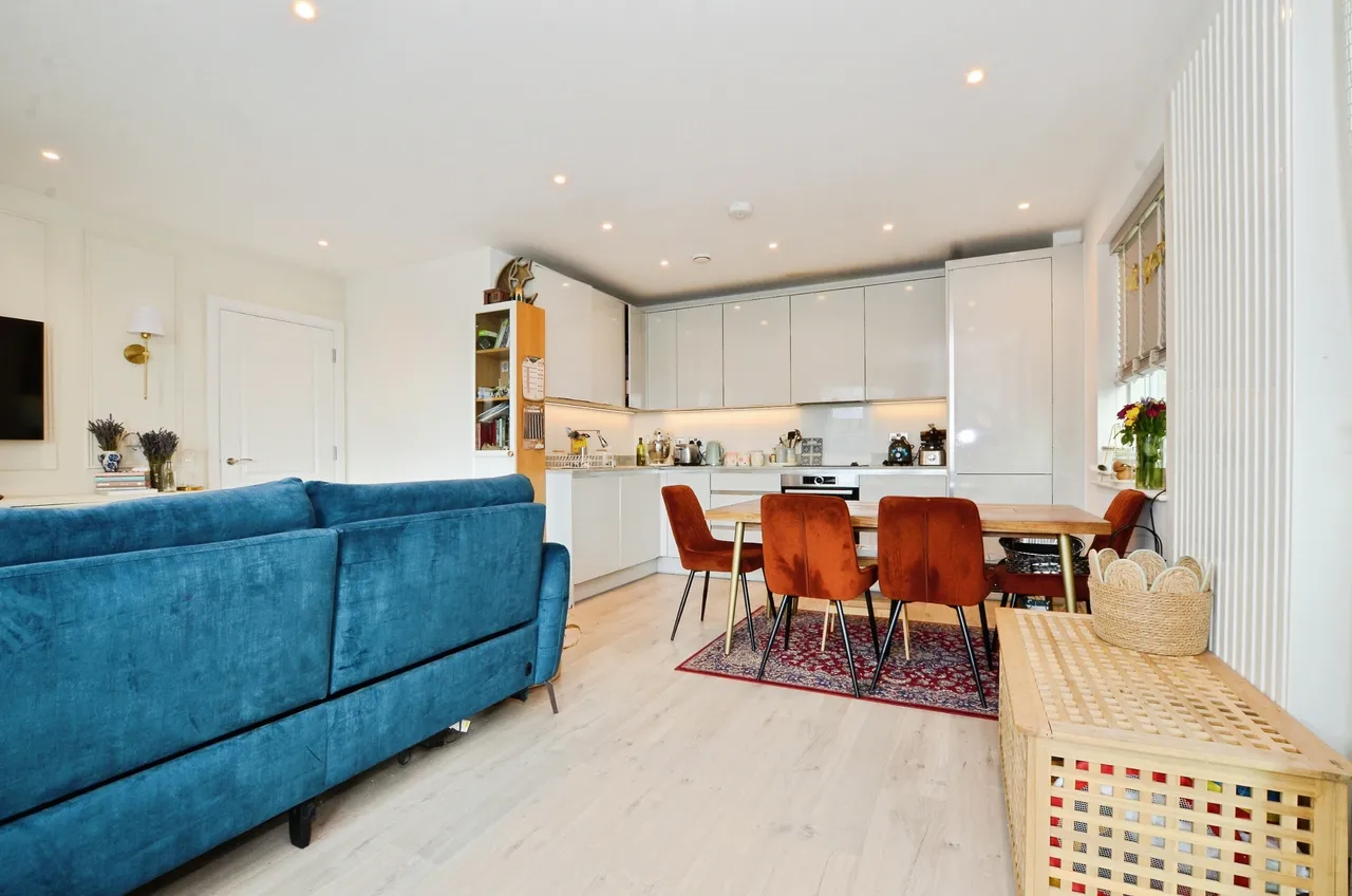 Aerial Square, London, NW9, photo 2
