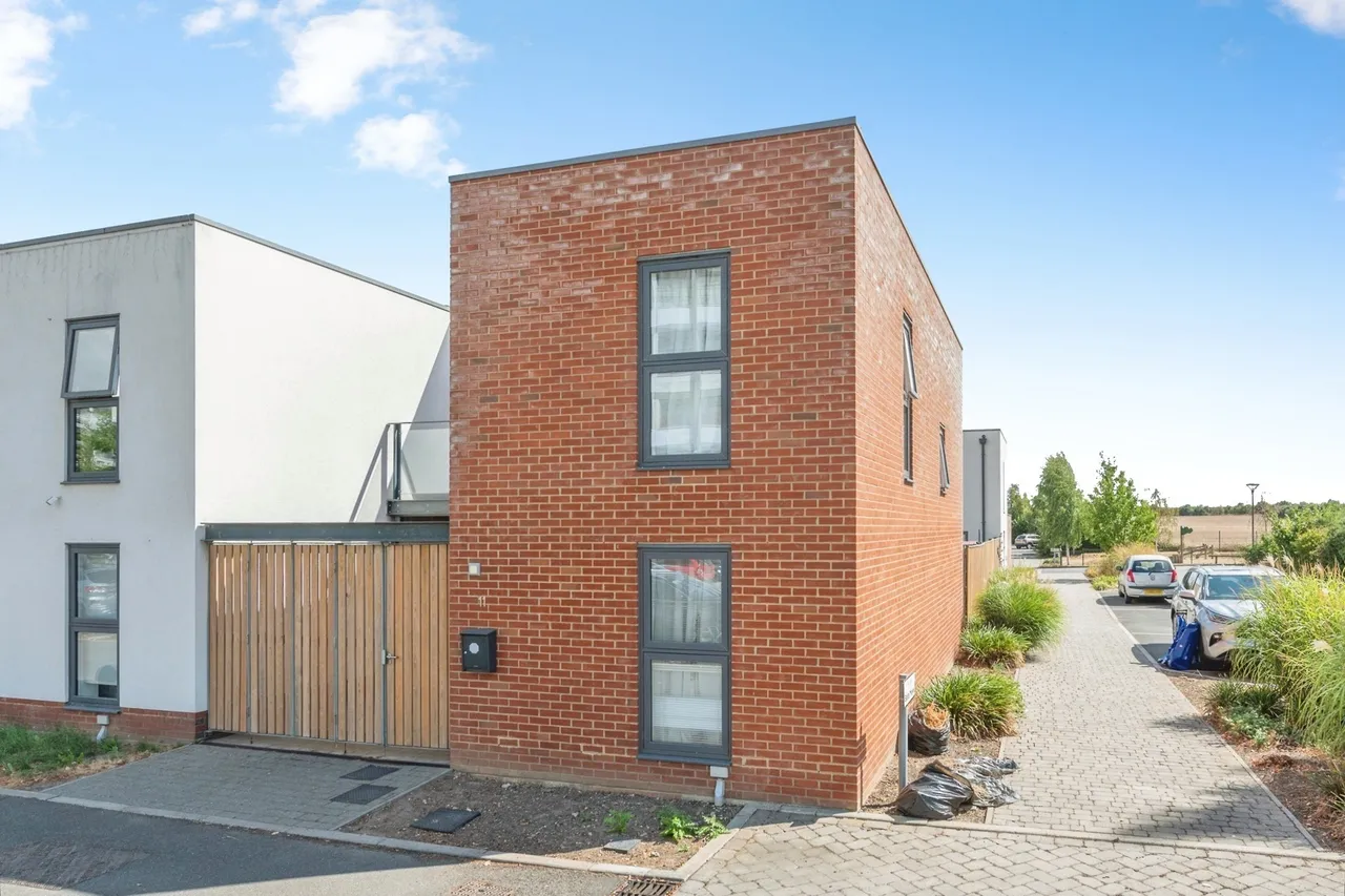 3 bed house for sale — Bata Mews, East Tilbury, Tilbury, Essex, RM18