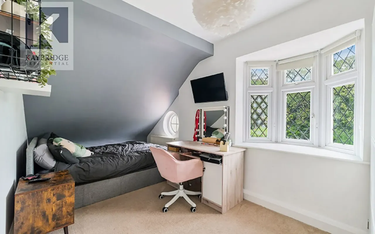 London Road, Ewell, KT17, photo 10