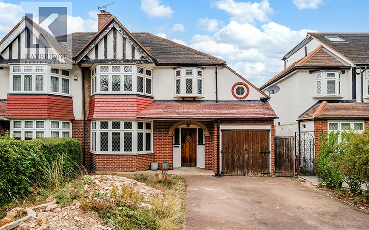 3 bed property for sale — London Road, Ewell, KT17