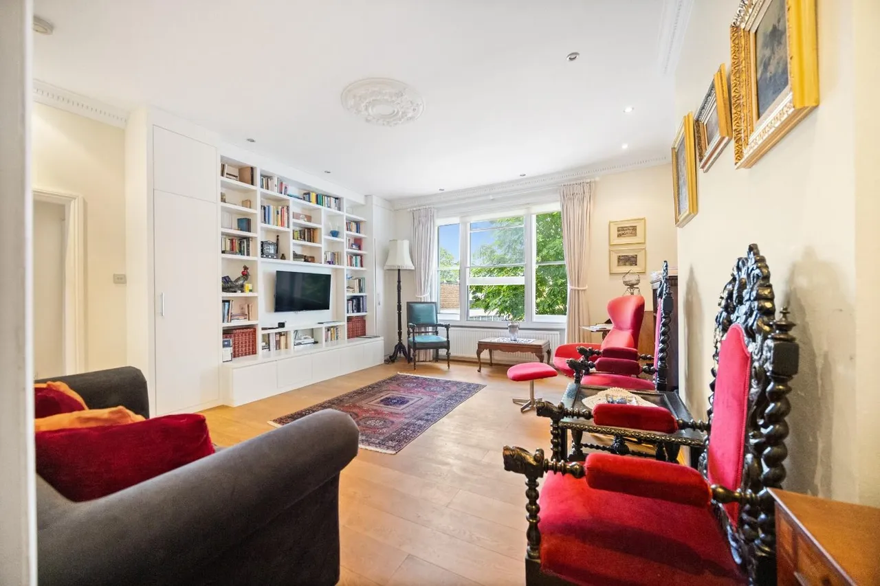 2 bed flat to rent — Belsize Square Belsize Park, London NW3 4HT