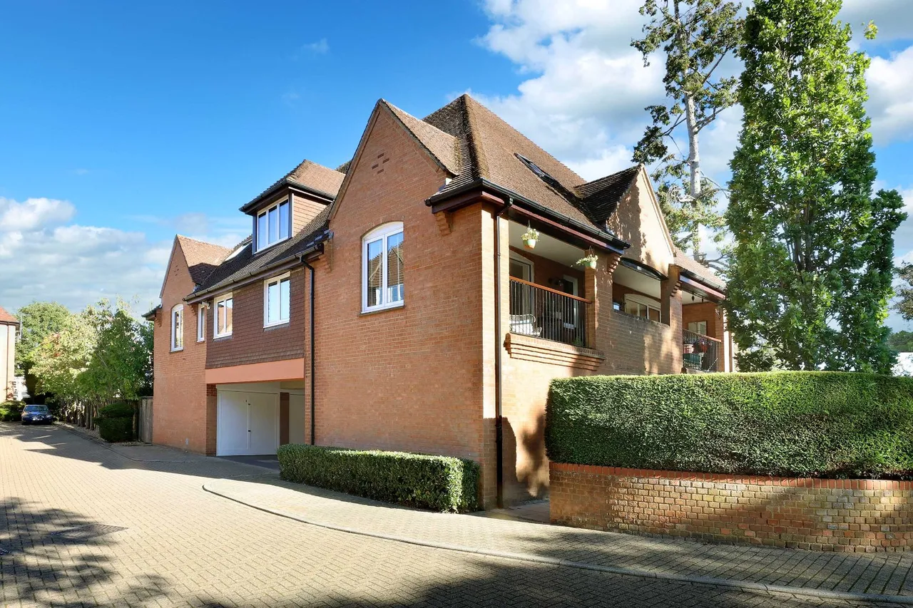 3 bed flat for sale, Reynolds Road, Beaconsfield, HP9