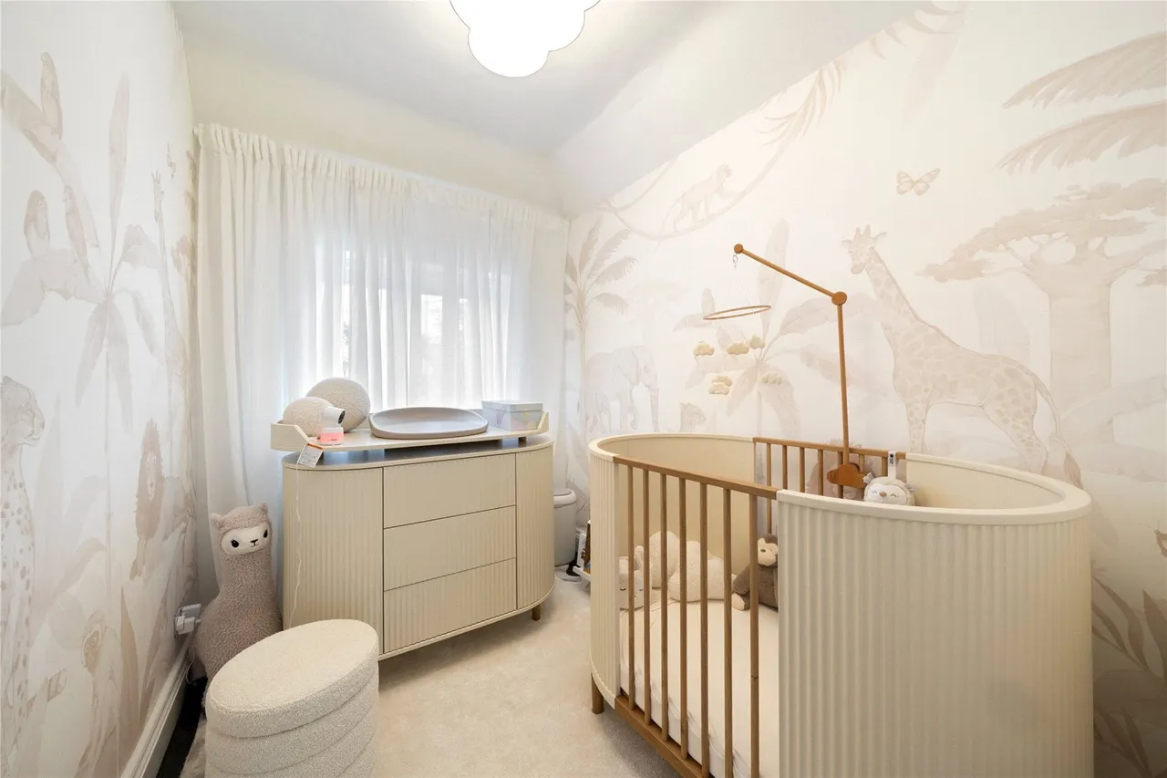 Couchmore Avenue, Esher, KT10, photo 9