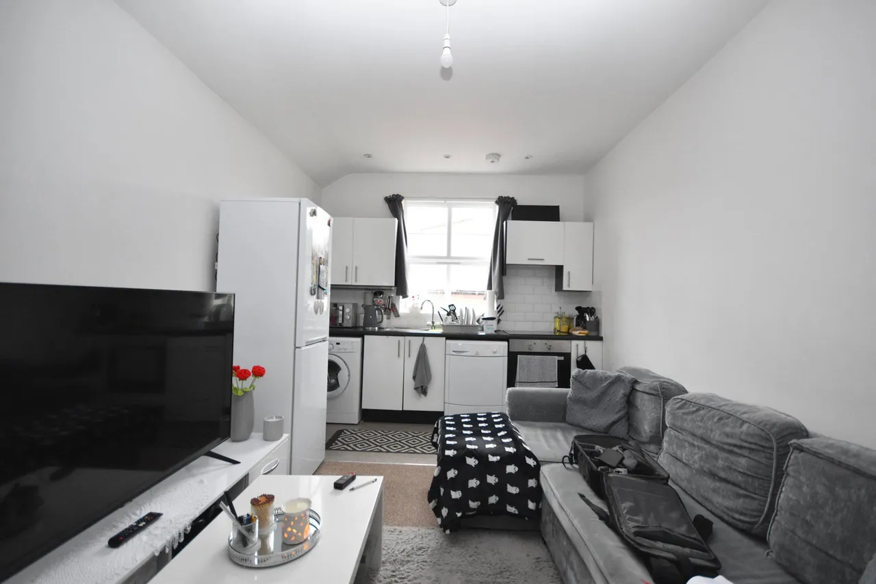 124 King Edward Road, Abington, Northampton, NN1 5LU, photo 2