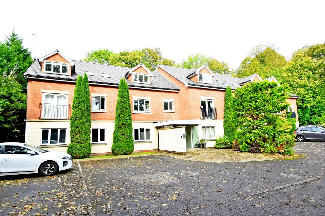 2 bed flat for sale — Meadowcroft Lane, Rochdale, OL11 5HN