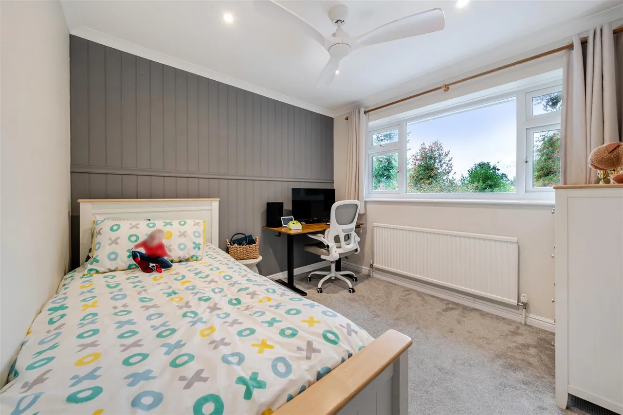 Chesters Road, Camberley, photo 20