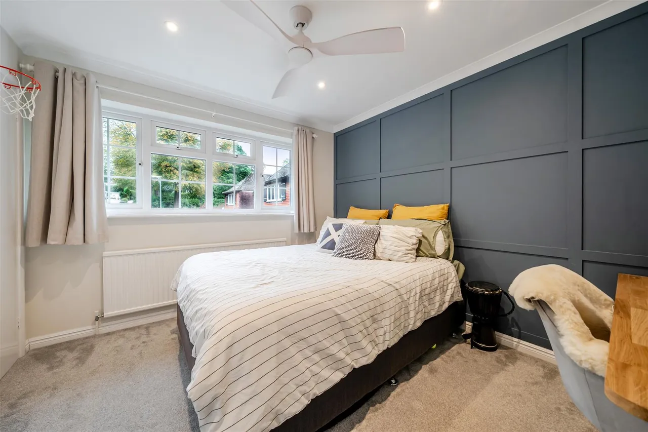 Chesters Road, Camberley, photo 8