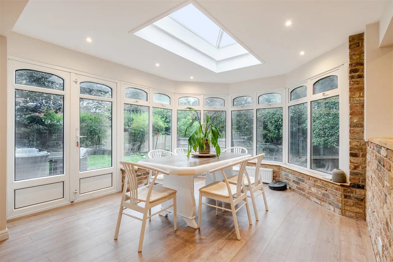 Chesters Road, Camberley, photo 19