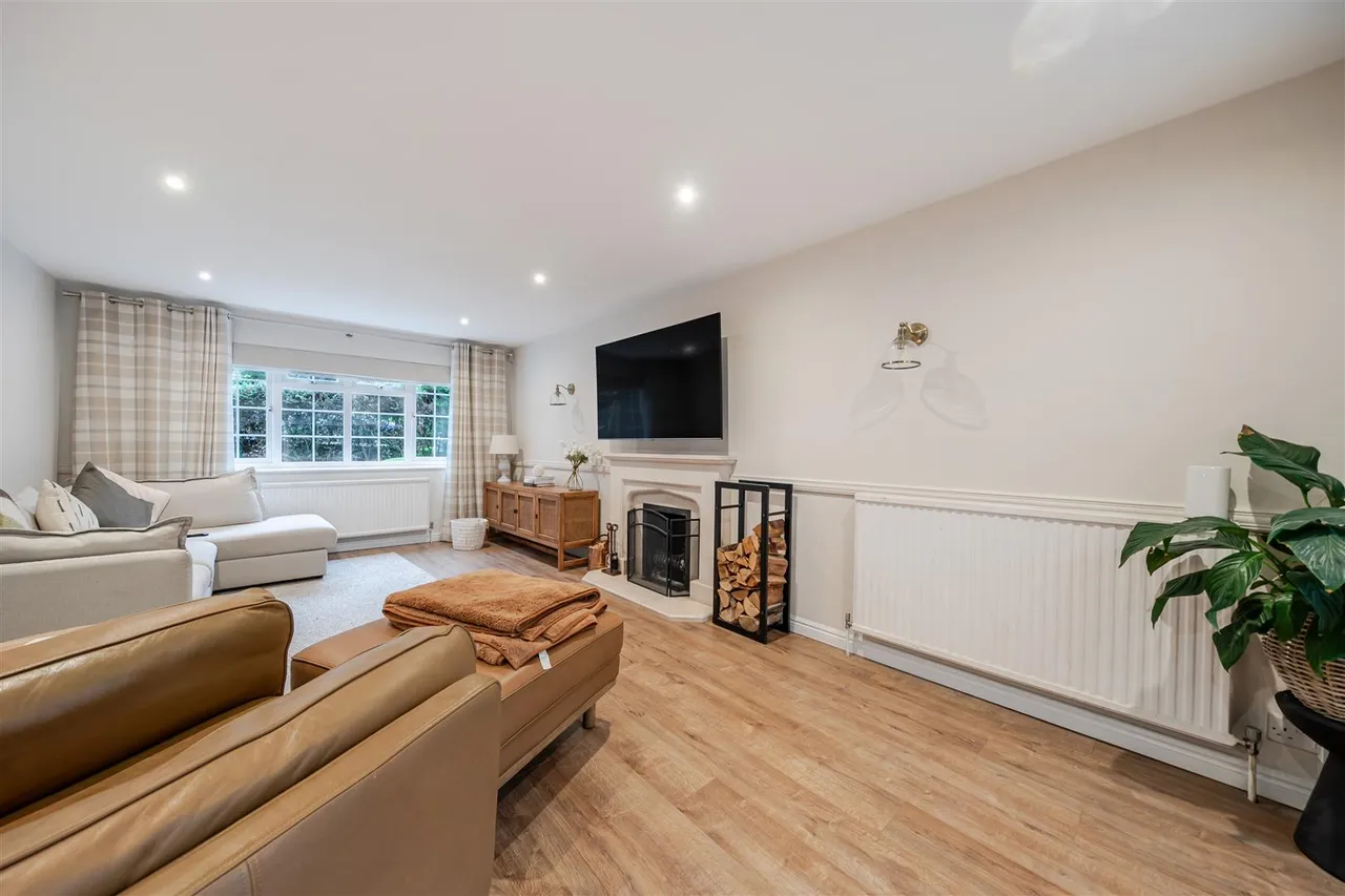 Chesters Road, Camberley, photo 4
