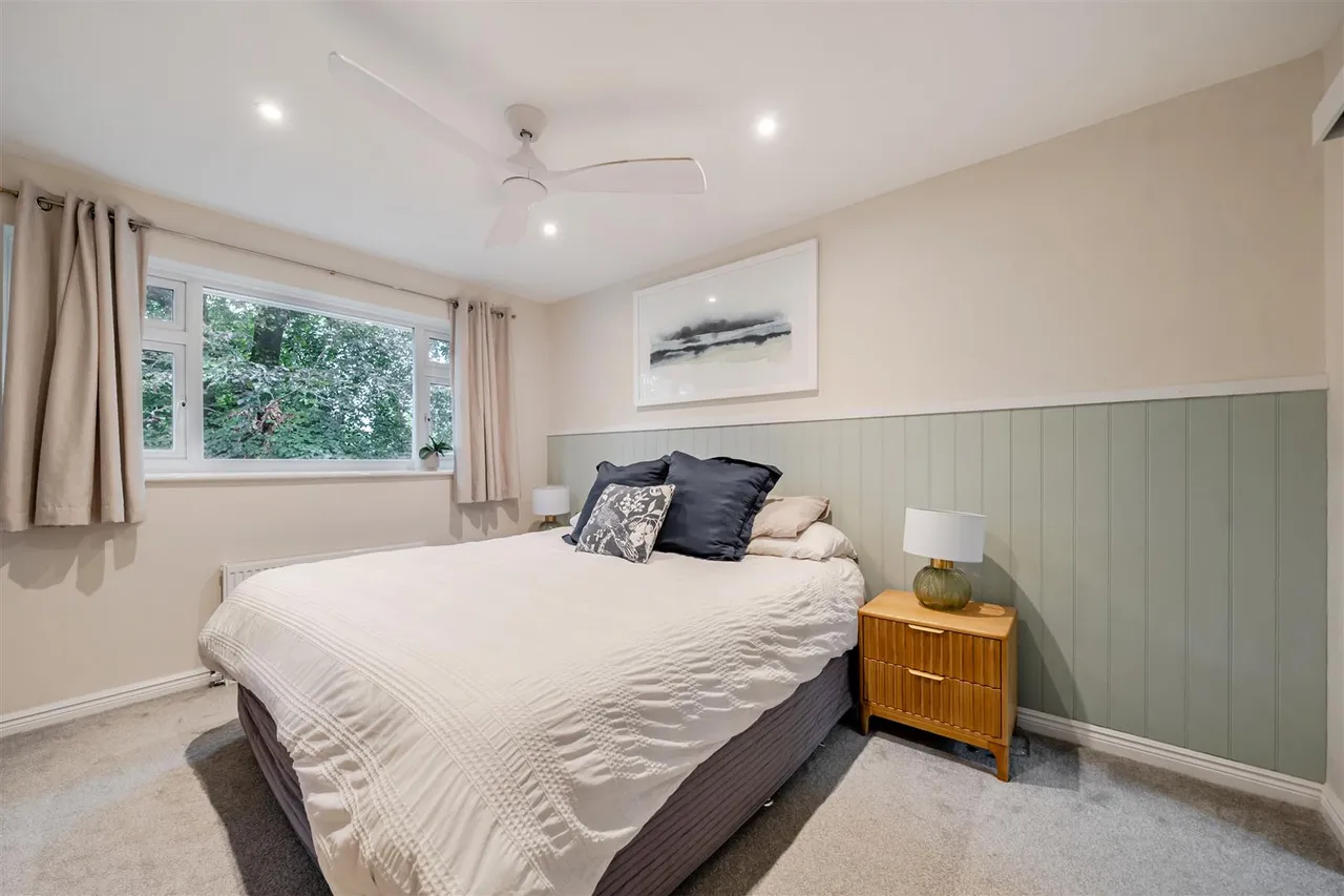 Chesters Road, Camberley, photo 6