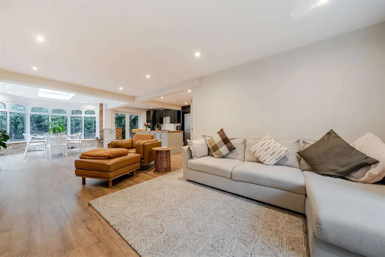 Chesters Road, Camberley, photo 16