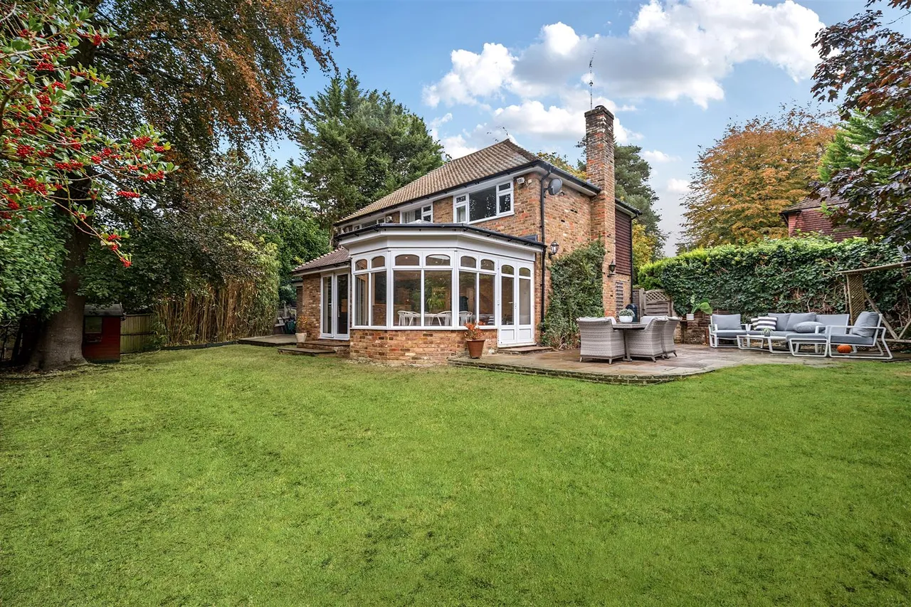 Chesters Road, Camberley, photo 10
