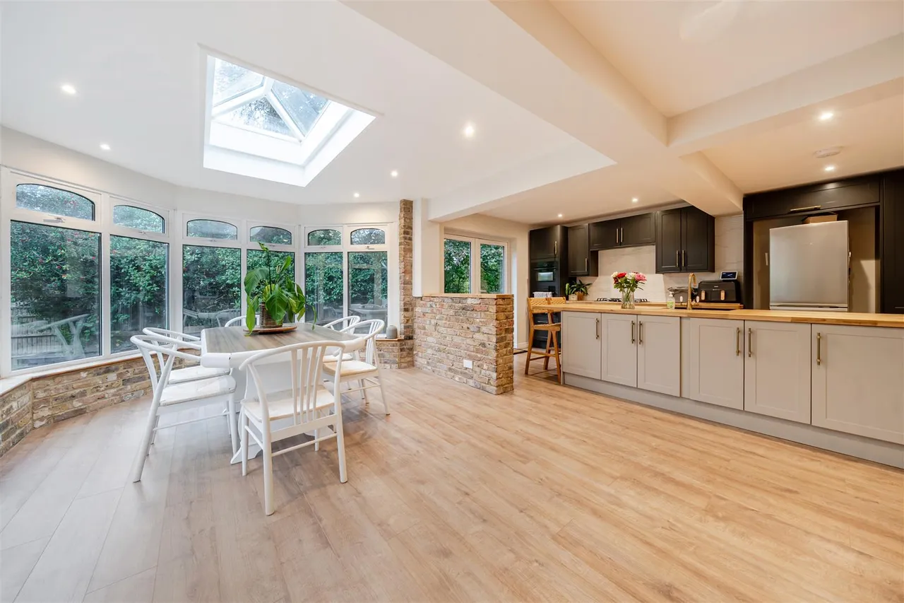 Chesters Road, Camberley, photo 2