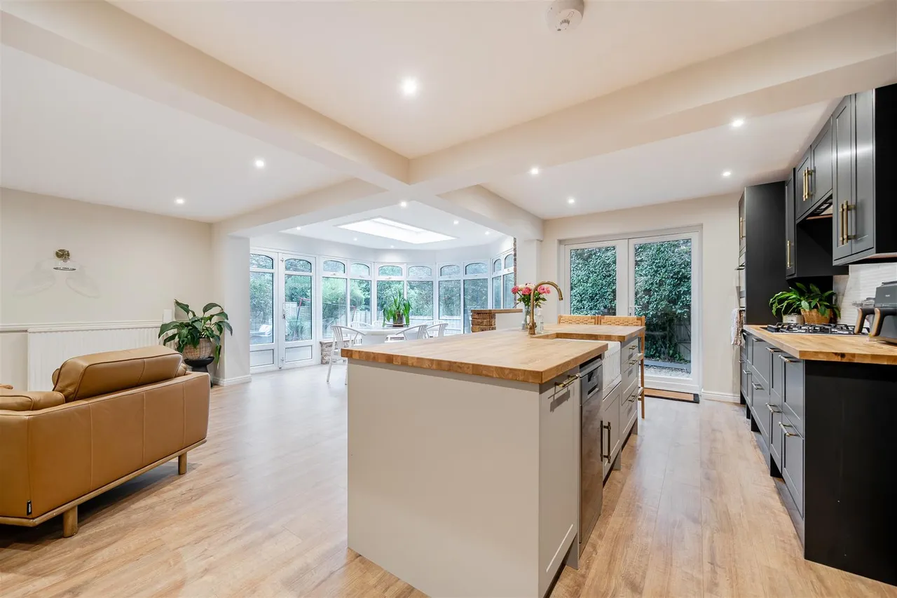 Chesters Road, Camberley, photo 3