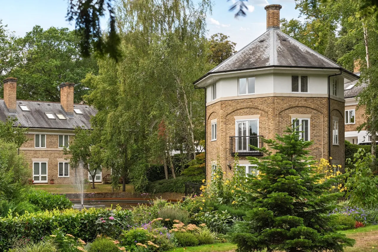 Kingston Hill Place, Kingston Upon Thames, Surrey, KT2, photo 8