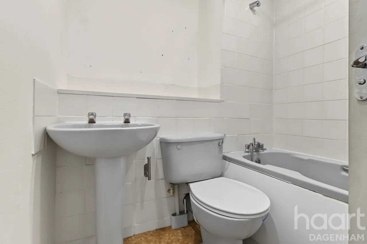 Wrights Close, Dagenham, RM10, photo 17