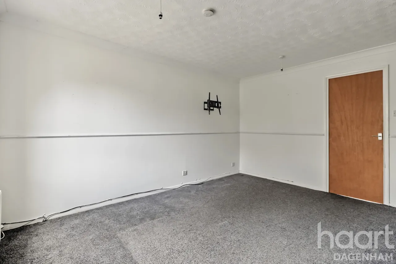 Wrights Close, Dagenham, RM10, photo 5