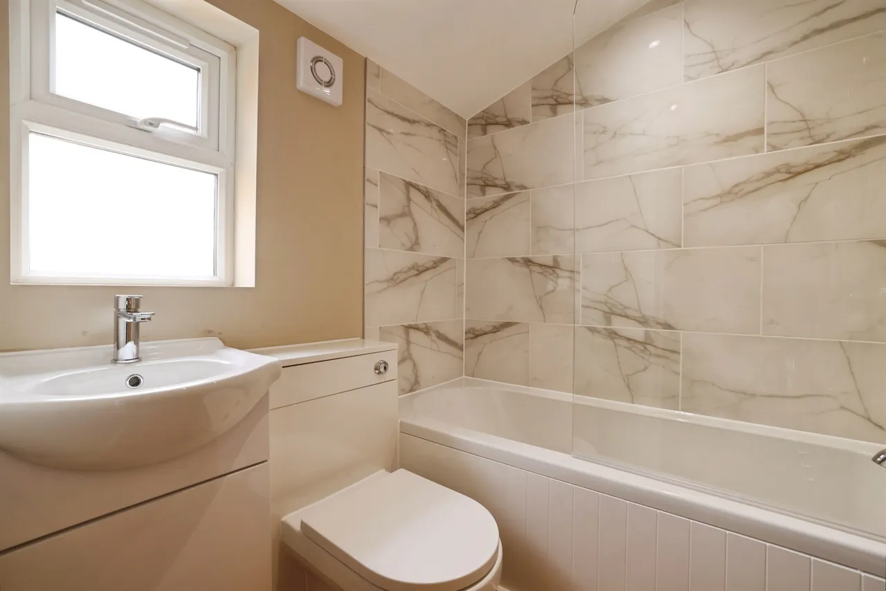 New Road, Calne, SN11, photo 4