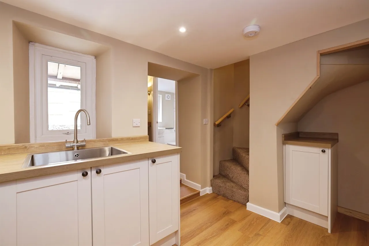 New Road, Calne, SN11, photo 7