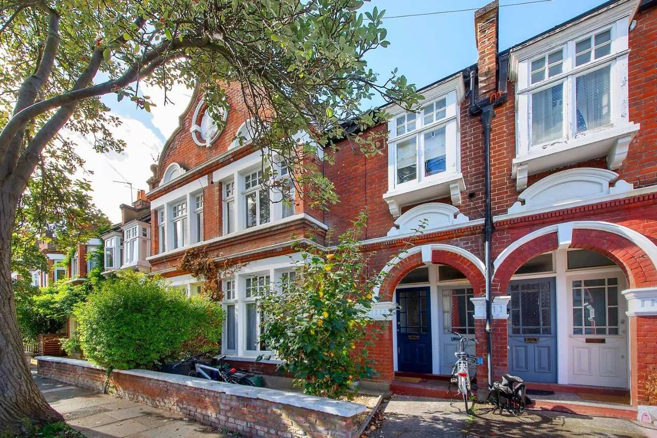 2 bed flat to rent, Cowley Road, Mortlake, SW14