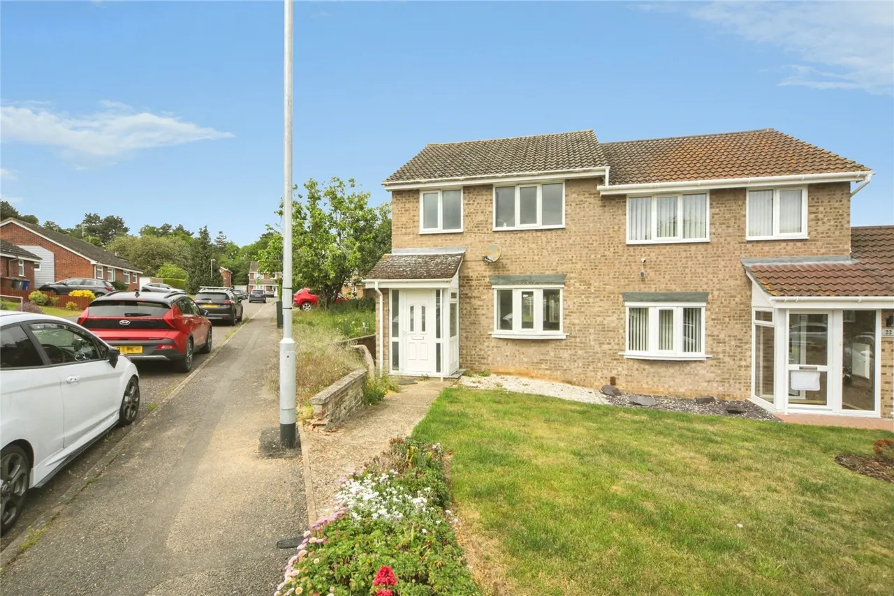 3 bed house for sale — Godolphin Close, BURY ST. EDMUNDS, Suffolk, IP33