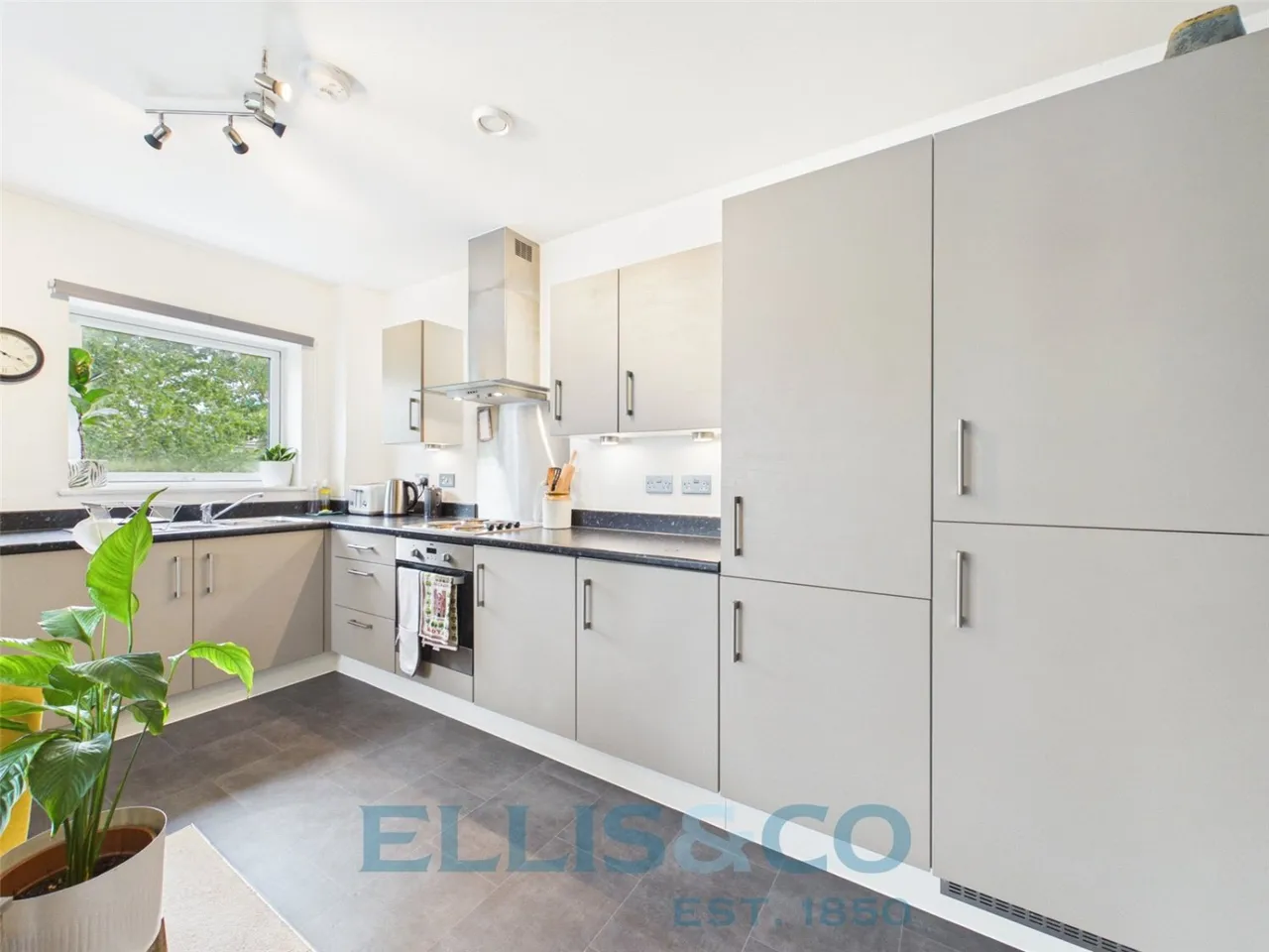 Sovereign Way, Tonbridge, TN9, photo 2