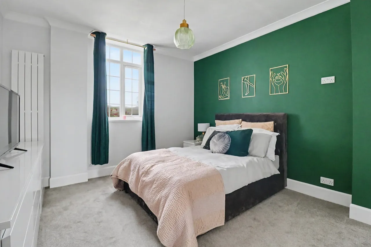 Wood Lane, RM12, photo 6