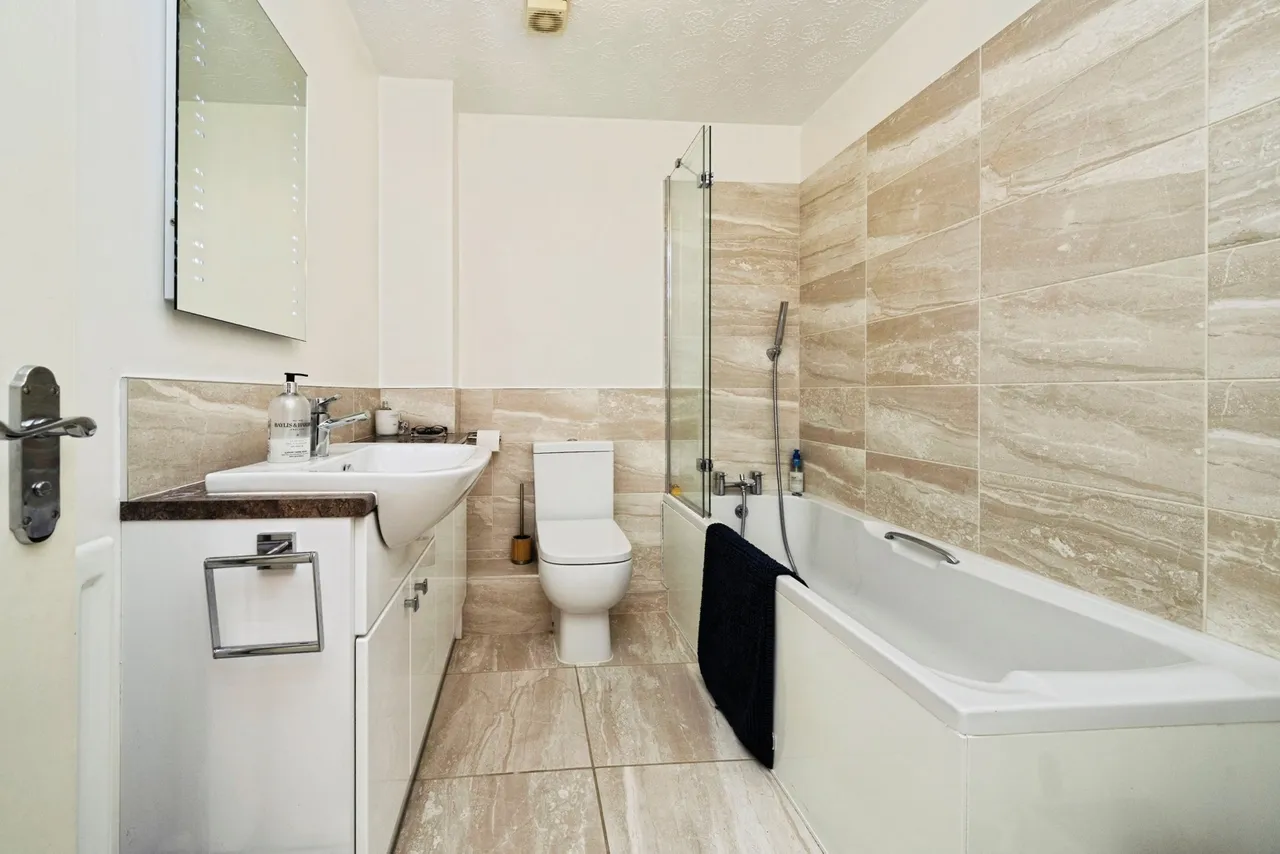 Larton Farm Close, Wirral, CH48, photo 11