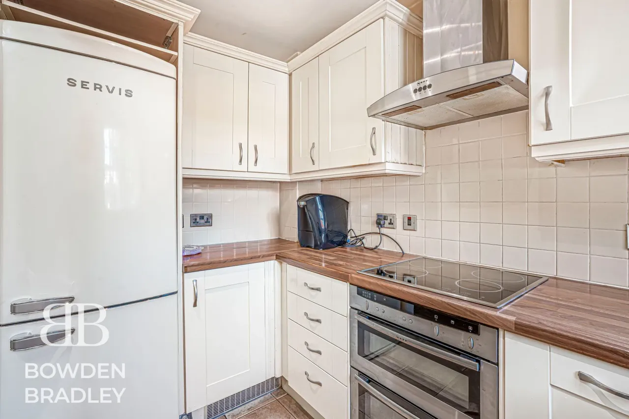 Wroxham Way, Fairlop, IG6, photo 7