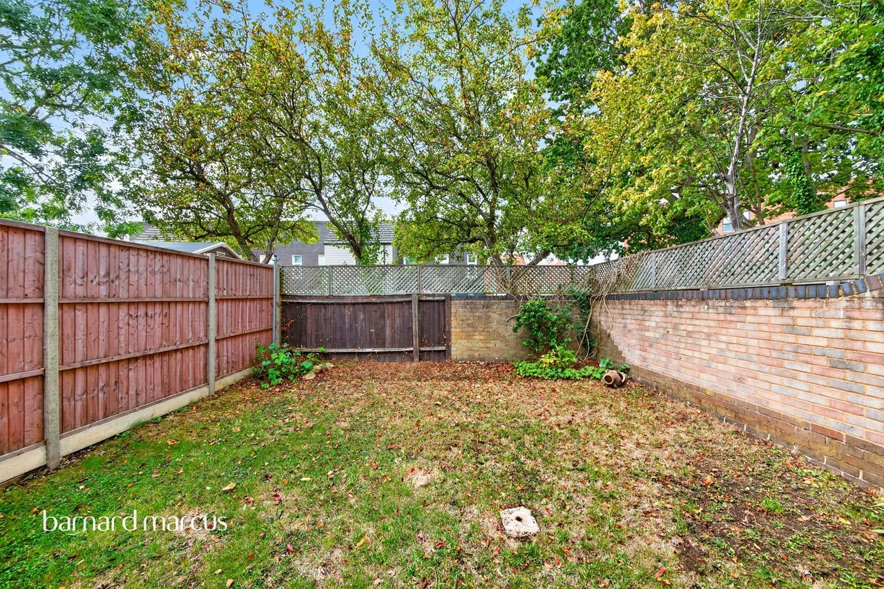 Domville Close, London, photo 4