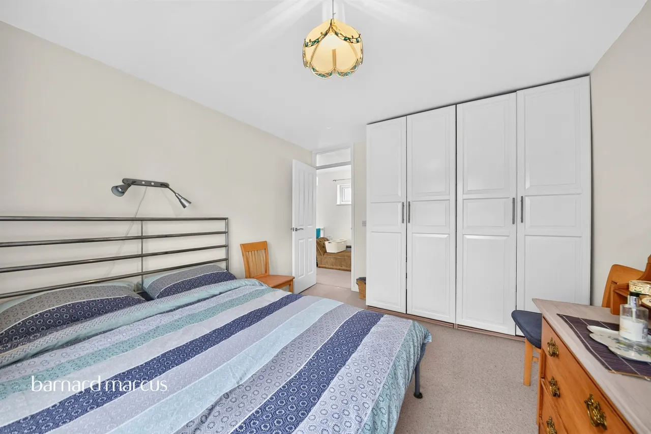 Domville Close, London, photo 9