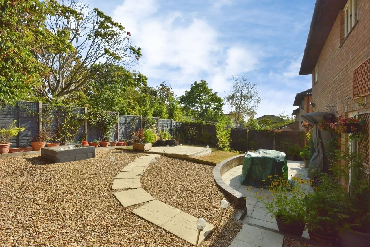 Golspie Croft, Hodge Lea, Milton Keynes, Buckinghamshire, MK12, photo 15