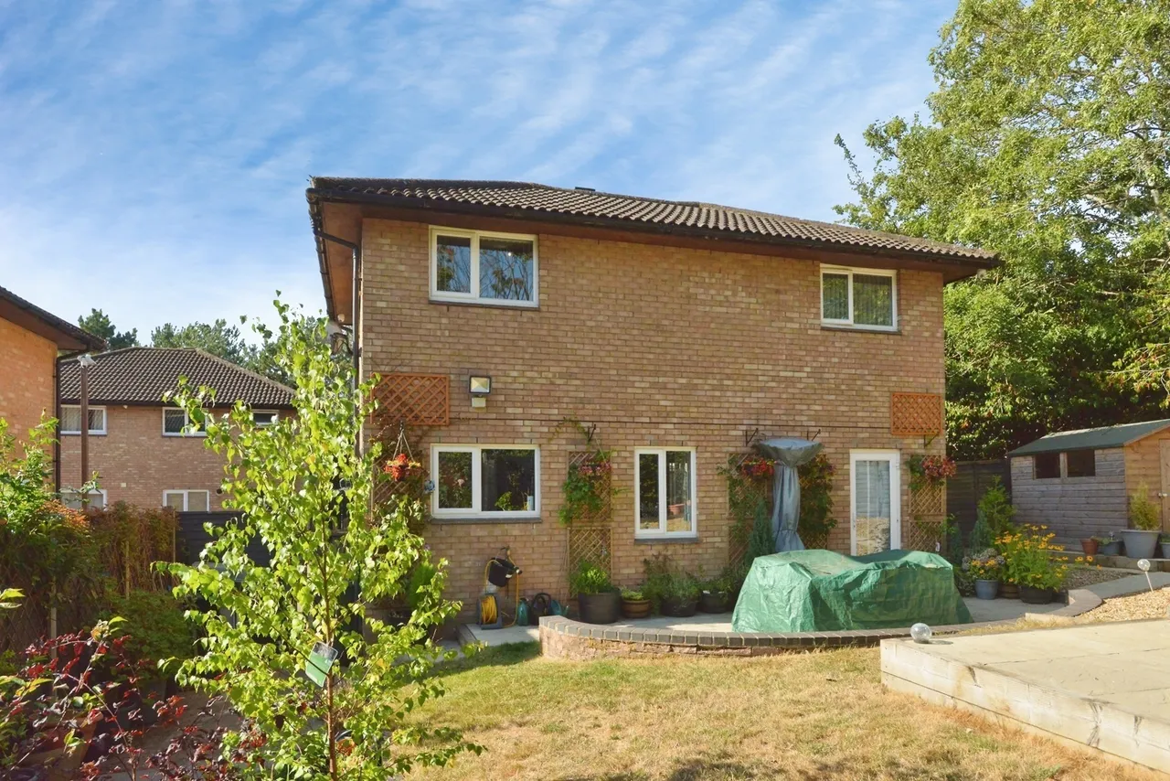 Golspie Croft, Hodge Lea, Milton Keynes, Buckinghamshire, MK12, photo 16