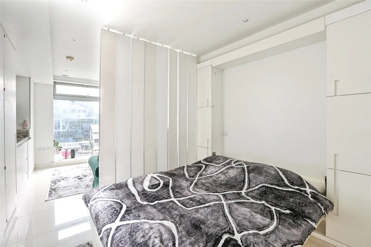 Pan Peninsula Square, London, E14, photo 15