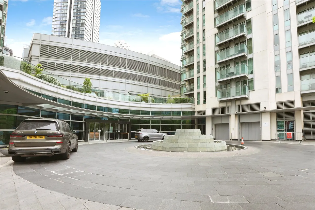 Pan Peninsula Square, London, E14, photo 4