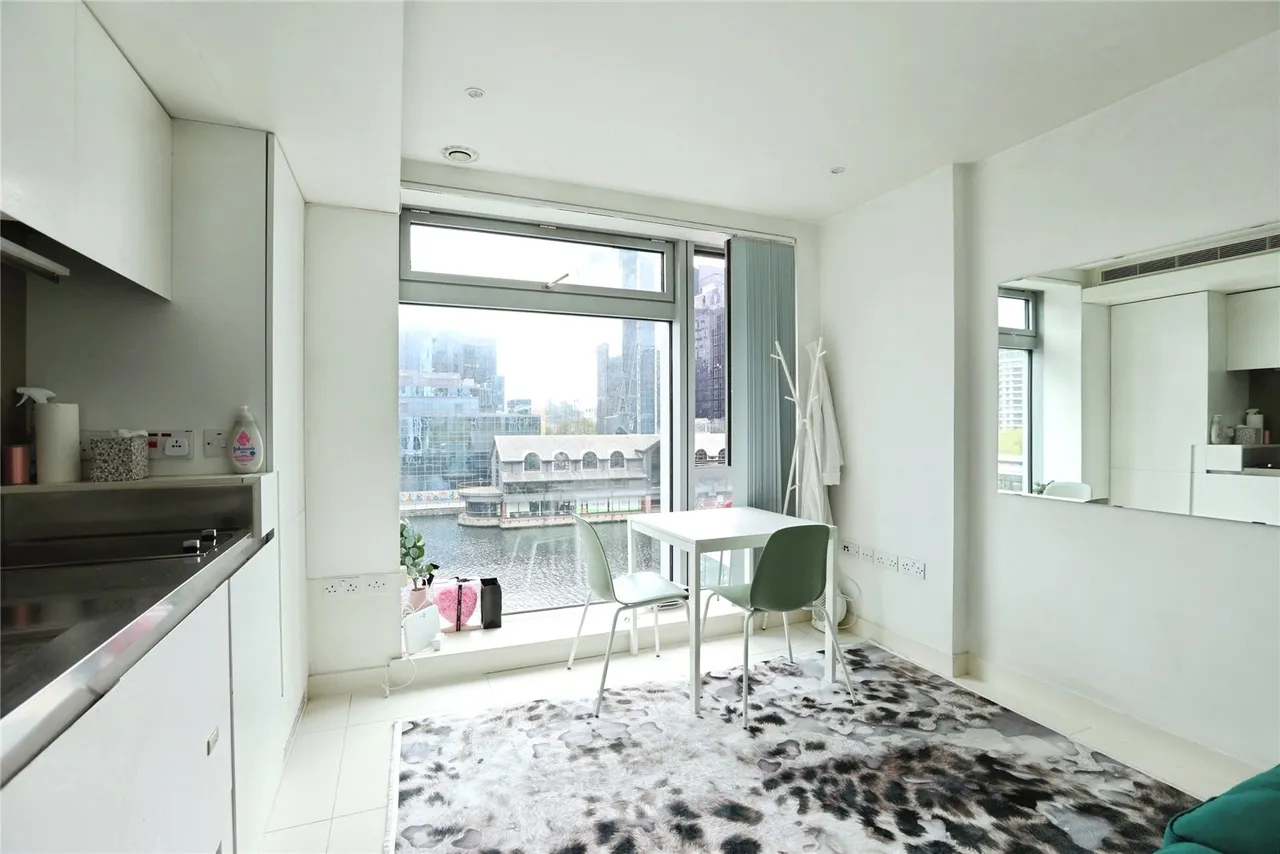 1 bed flat to rent, Pan Peninsula Square, London, E14