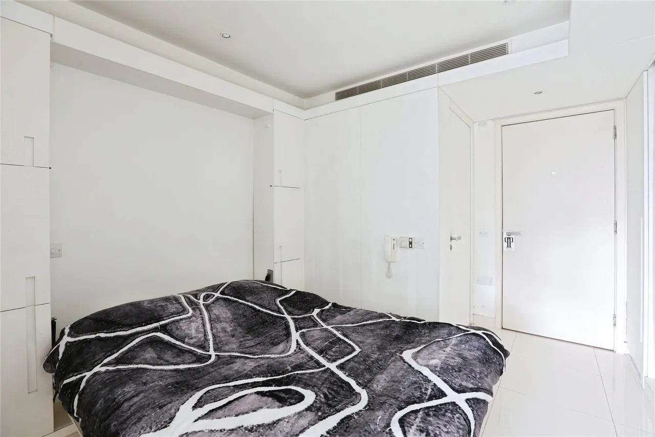 Pan Peninsula Square, London, E14, photo 16