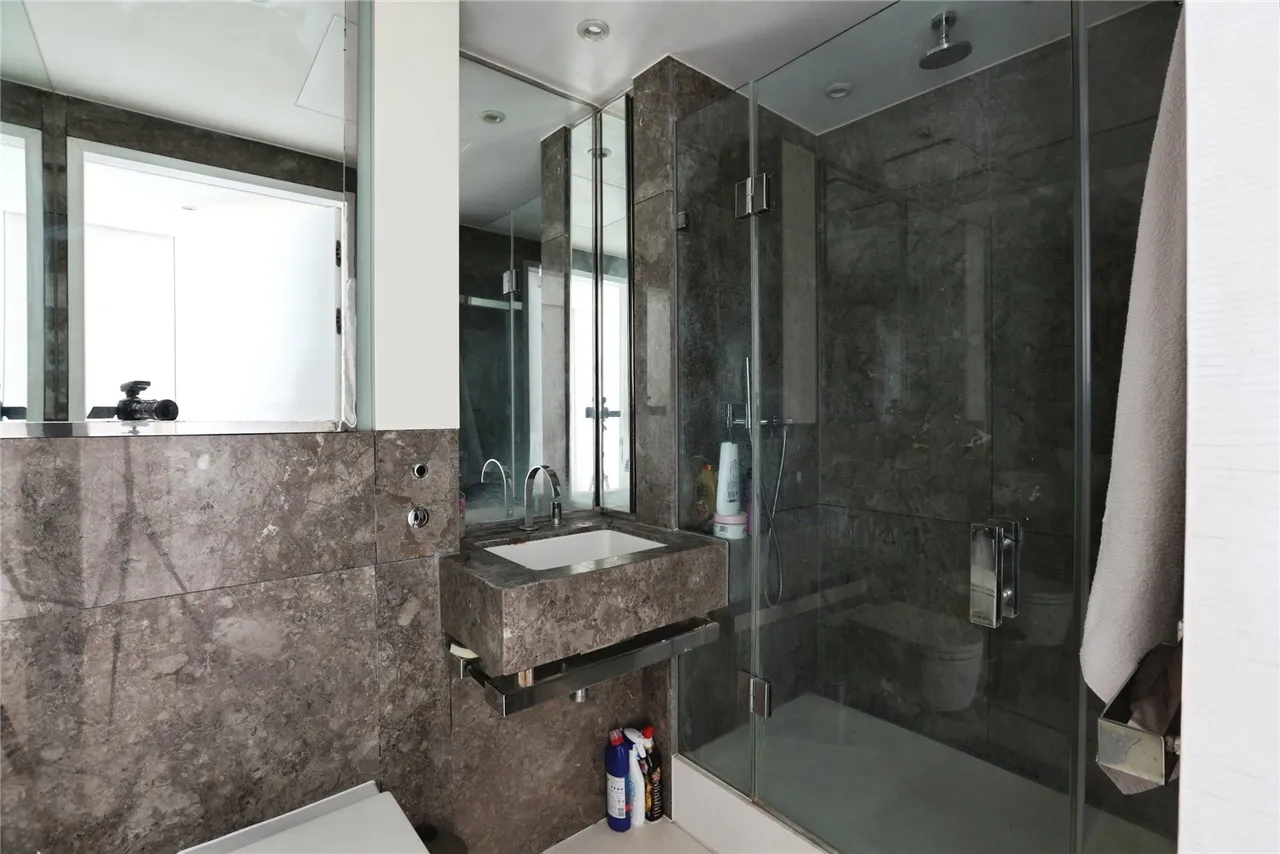 Pan Peninsula Square, London, E14, photo 6