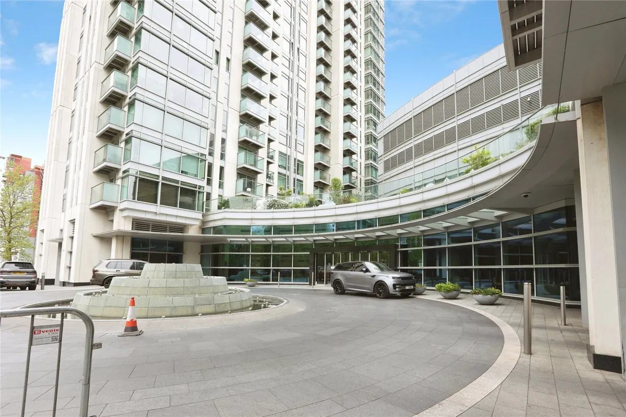 Pan Peninsula Square, London, E14, photo 14