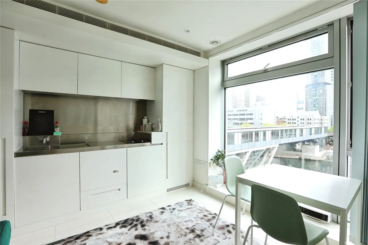 Pan Peninsula Square, London, E14, photo 10