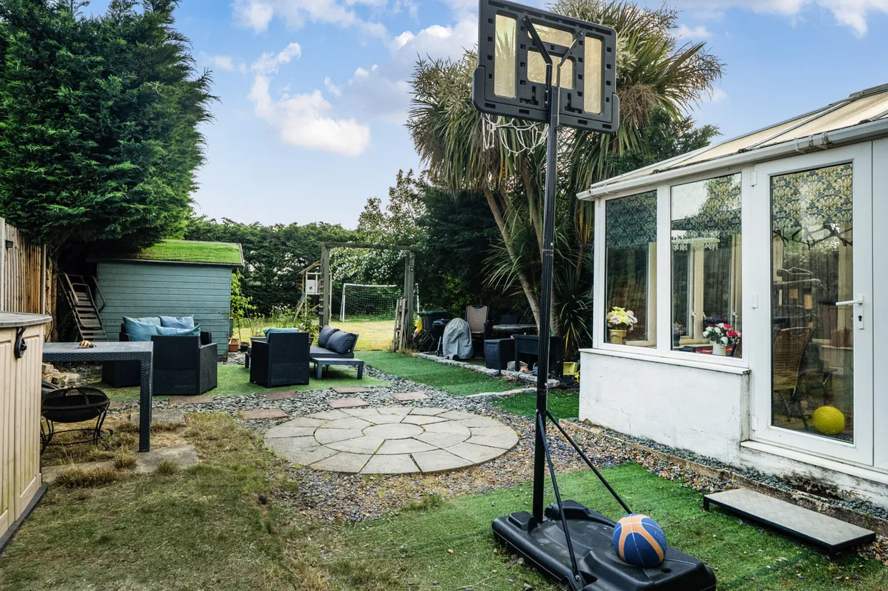 Priory Close, Denham, UB9, photo 17