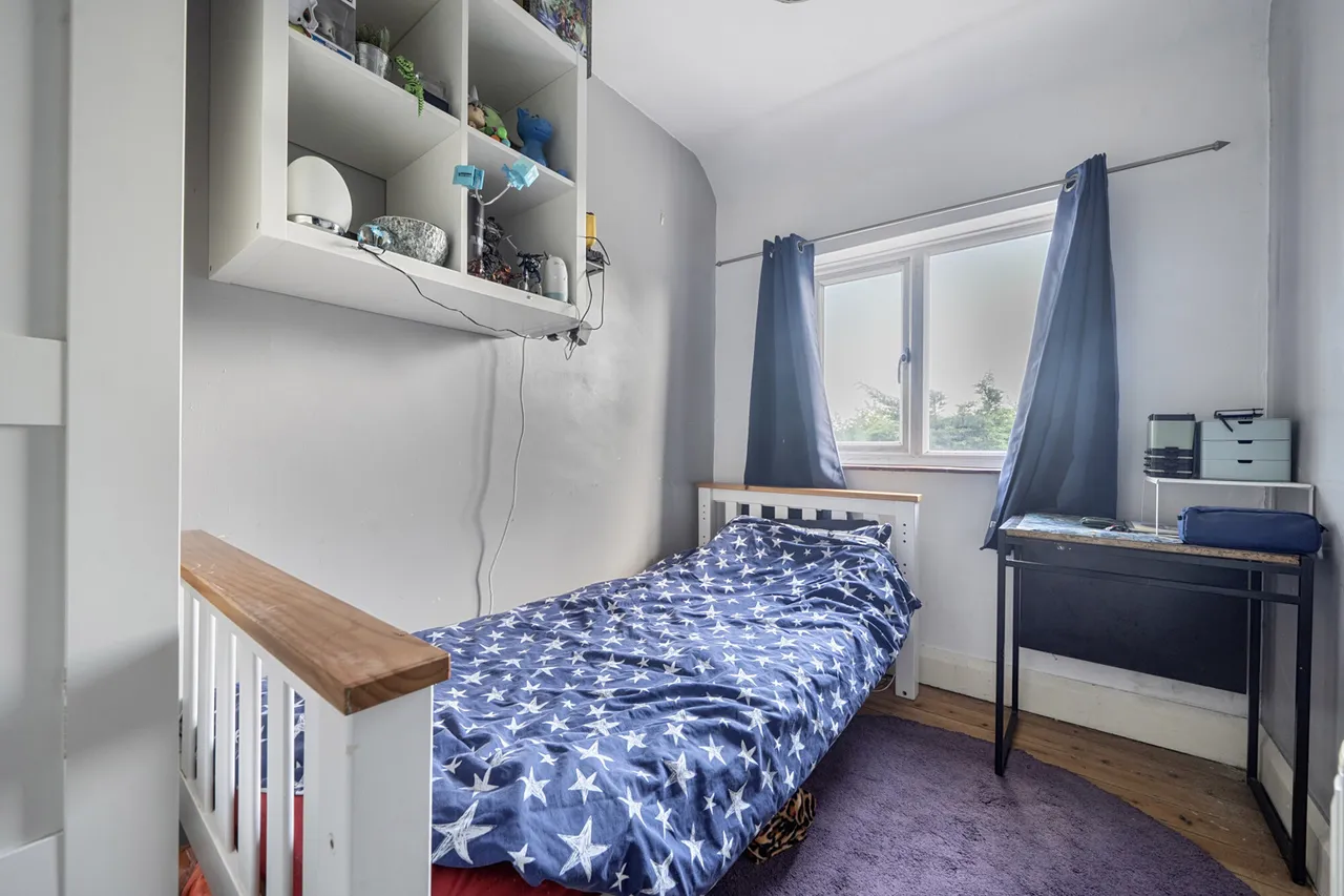 Priory Close, Denham, UB9, photo 9