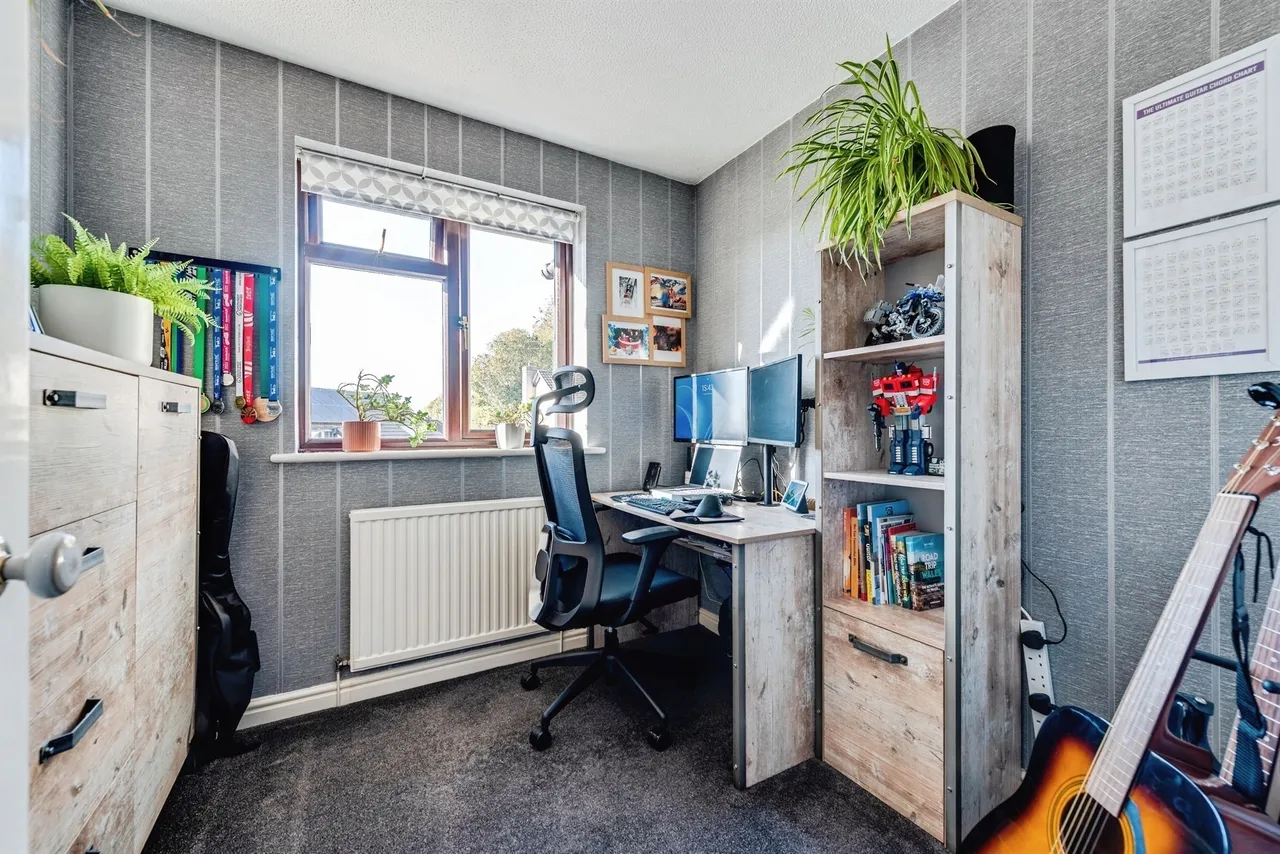 Caraway Drive, Swindon, SN2, photo 12