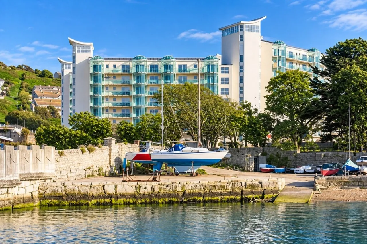 2 bed flat for sale, Ayton Drive, Portland, DT5