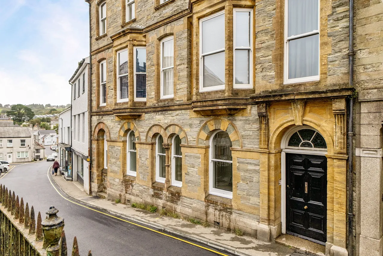 2 bed flat for sale, Church Street, Callington, PL17