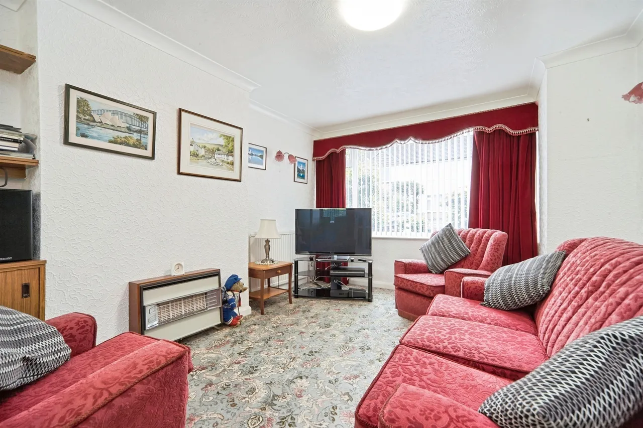 Lynnwood Gardens, Pudsey, LS28, photo 3